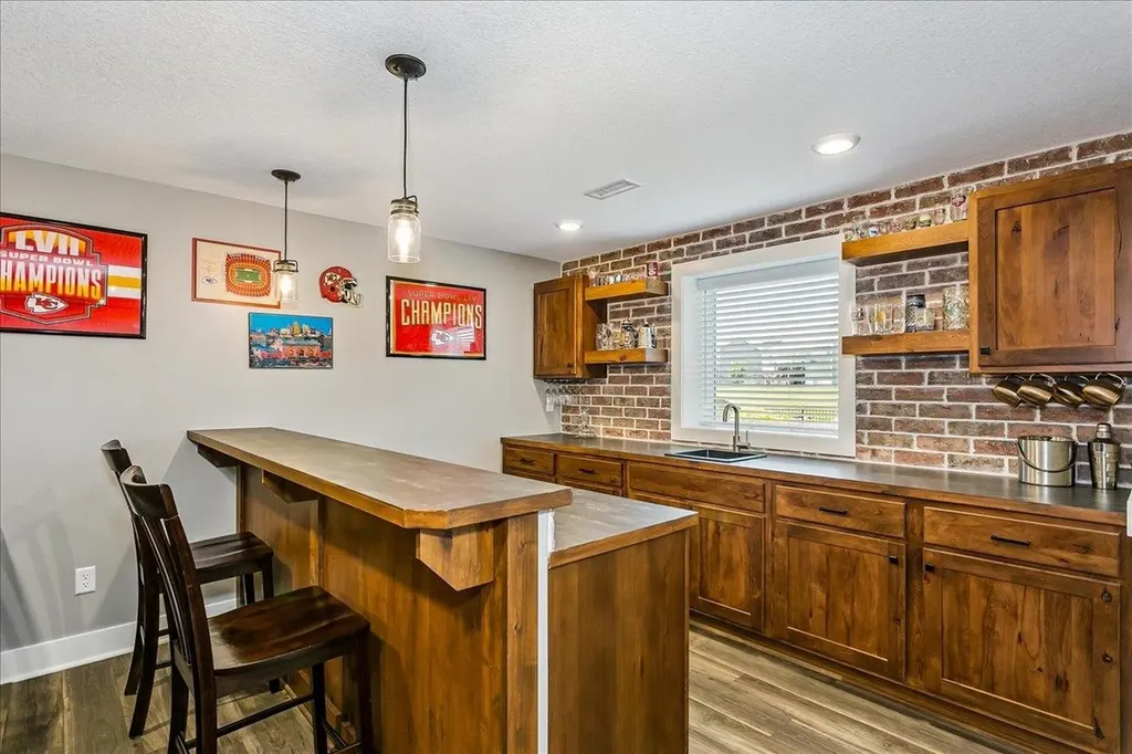 2407 N Lakeside Circle Andover KS 67002