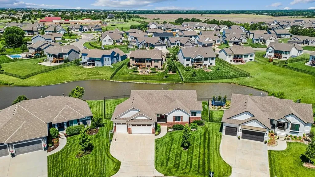 2407 N Lakeside Circle Andover KS 67002