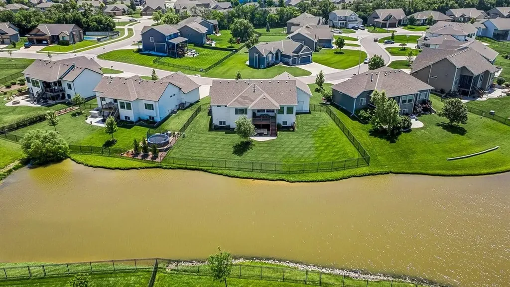2407 N Lakeside Circle Andover KS 67002