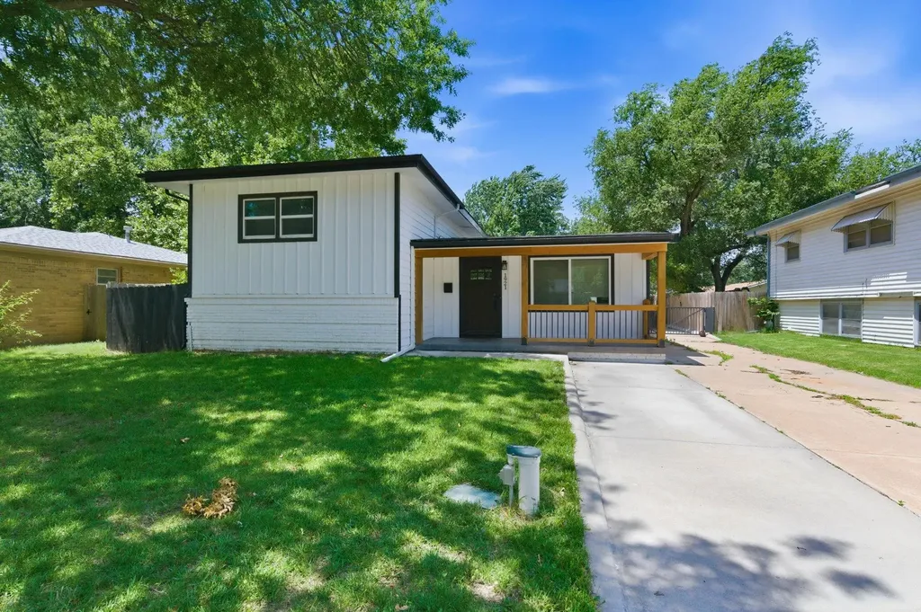 1921 N Gow Street Wichita KS 67203