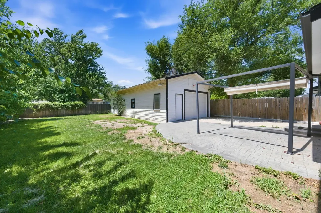 1921 N Gow Street Wichita KS 67203