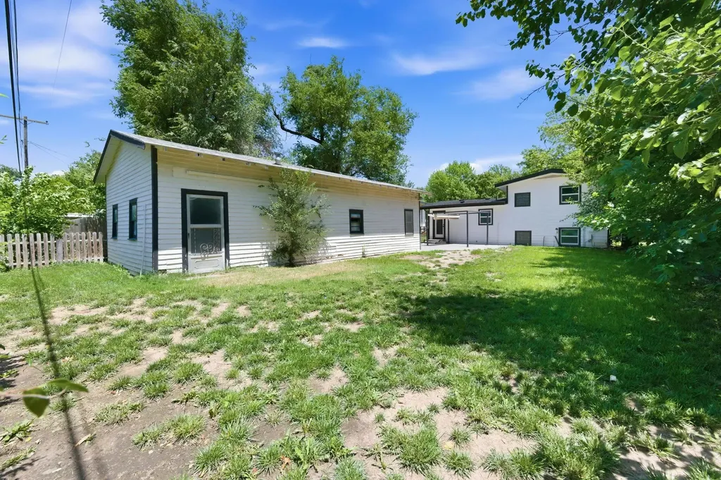 1921 N Gow Street Wichita KS 67203