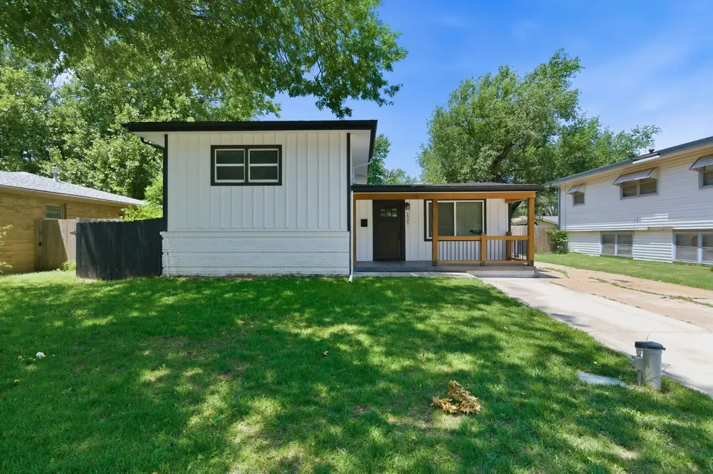 1921 N Gow Street Wichita KS 67203
