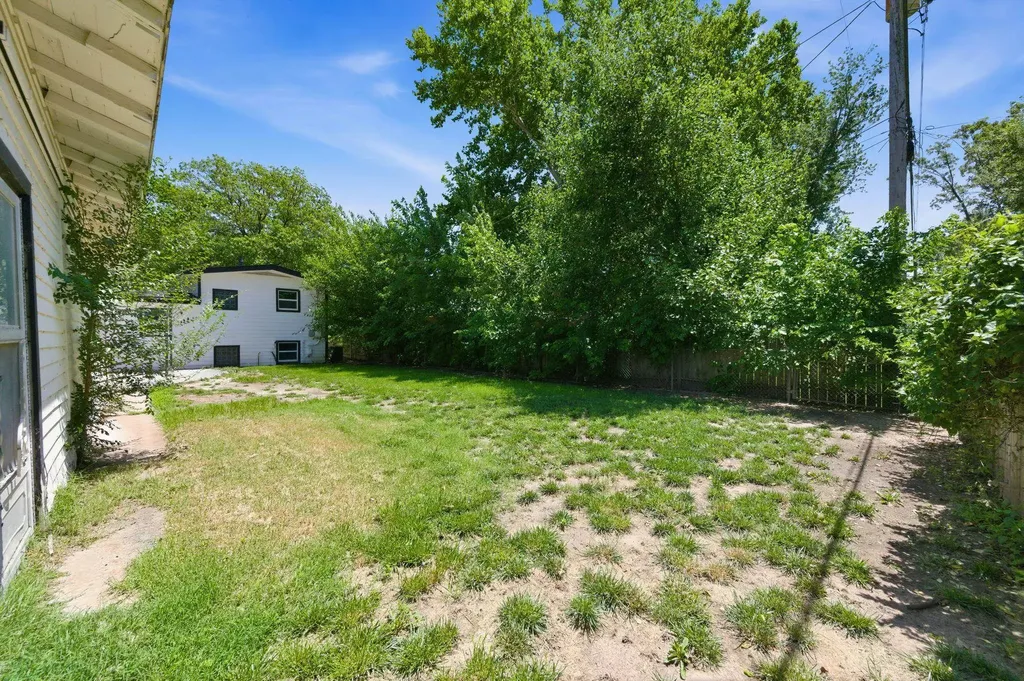1921 N Gow Street Wichita KS 67203