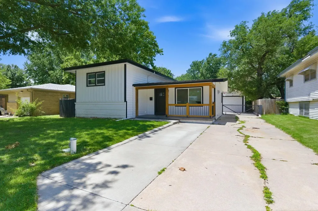 1921 N Gow Street Wichita KS 67203