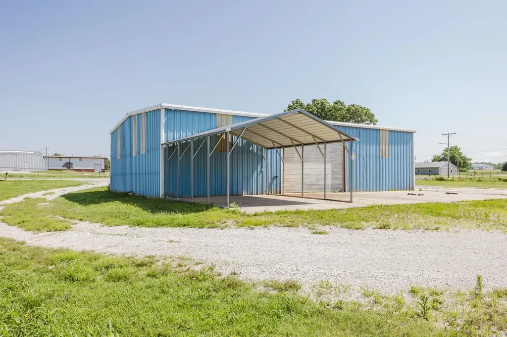 3315 E Central Winfield KS 67156