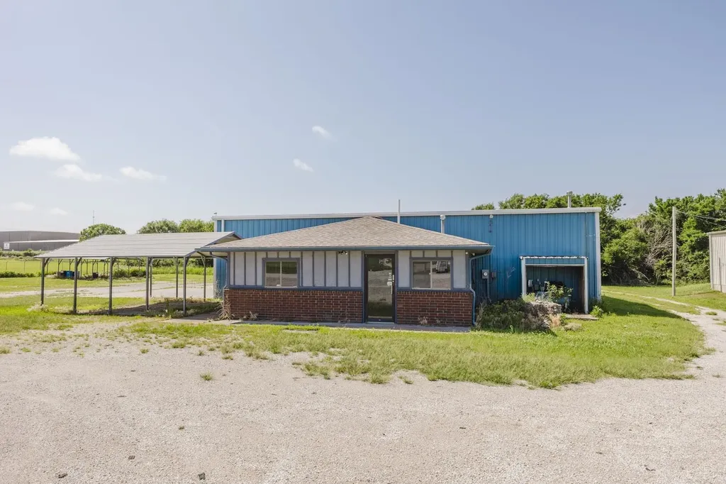 3315 E Central Winfield KS 67156