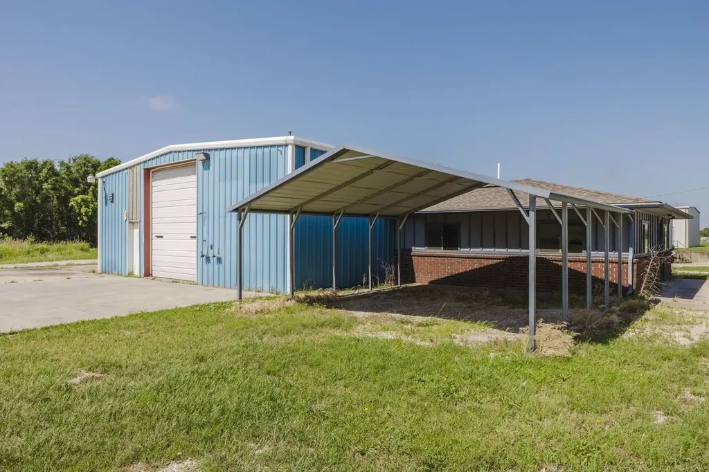 3315 E Central Winfield KS 67156