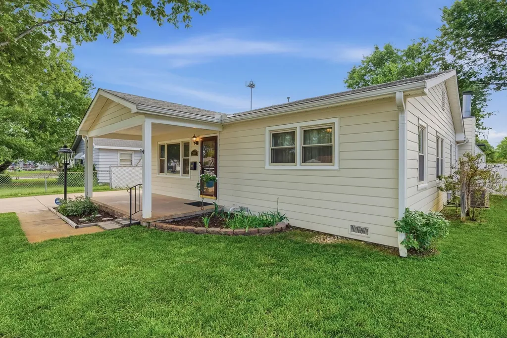 2908 S Millwood Wichita KS 67217