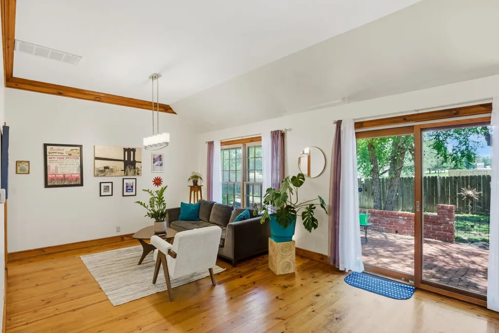 102 S Bonnie Brae Wichita KS 67207