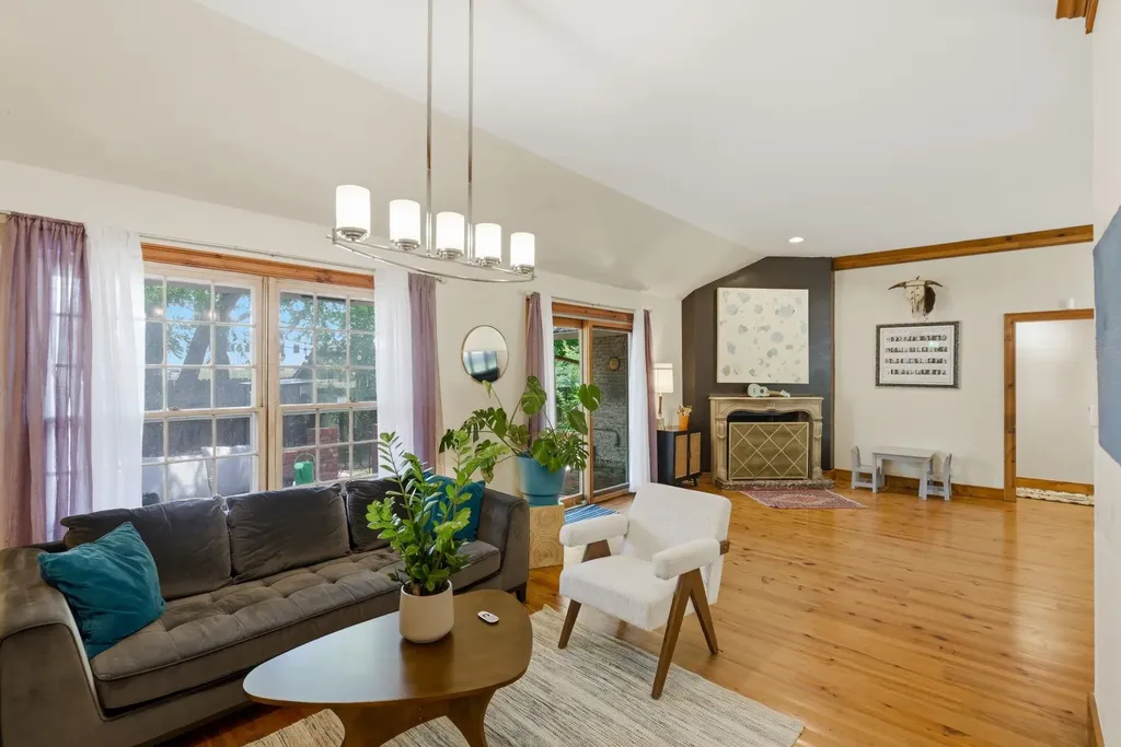 102 S Bonnie Brae Wichita KS 67207