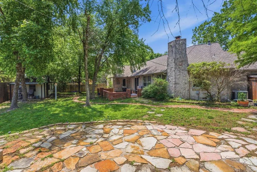 102 S Bonnie Brae Wichita KS 67207