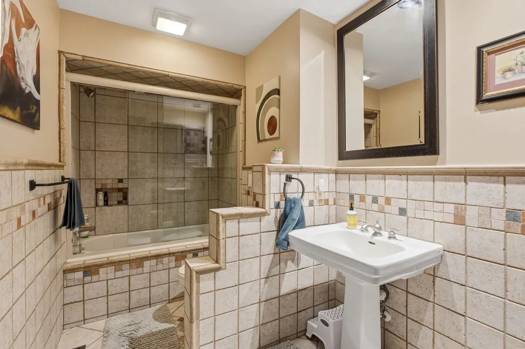 102 S Bonnie Brae Wichita KS 67207