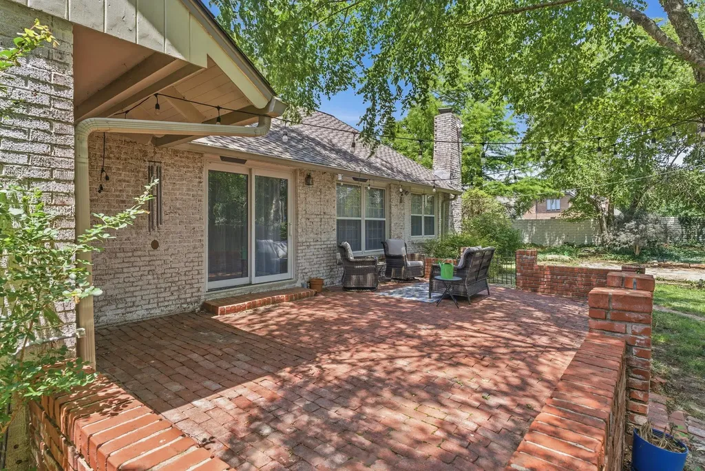 102 S Bonnie Brae Wichita KS 67207