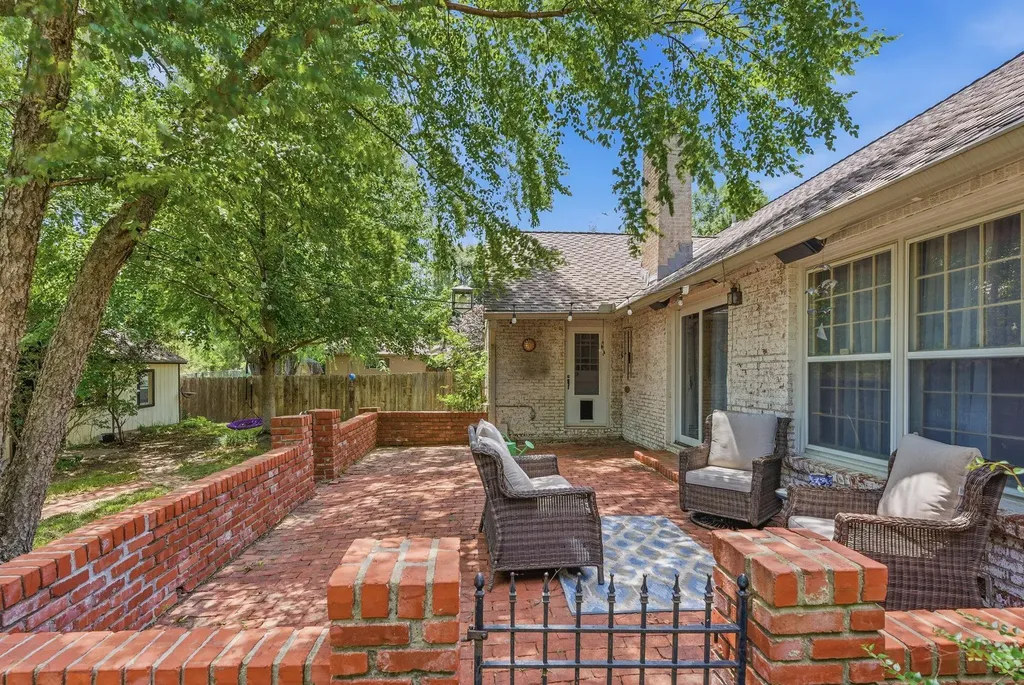 102 S Bonnie Brae Wichita KS 67207