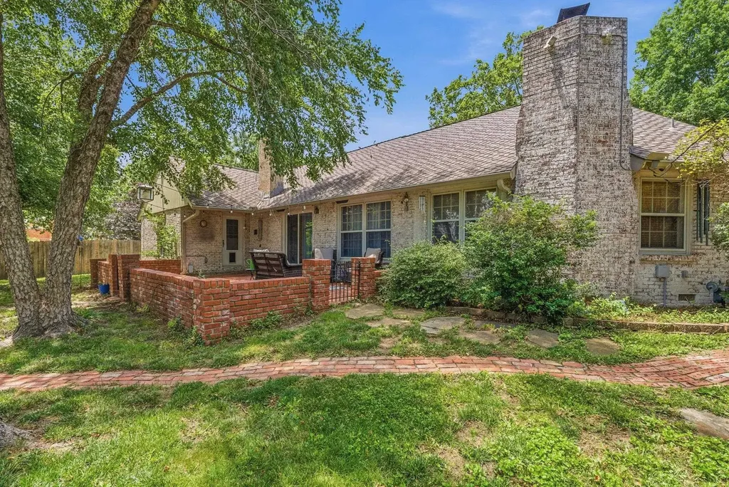102 S Bonnie Brae Wichita KS 67207
