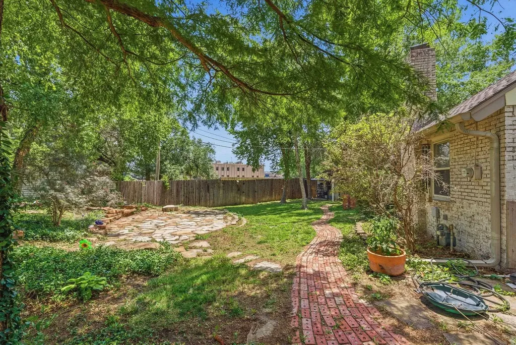 102 S Bonnie Brae Wichita KS 67207