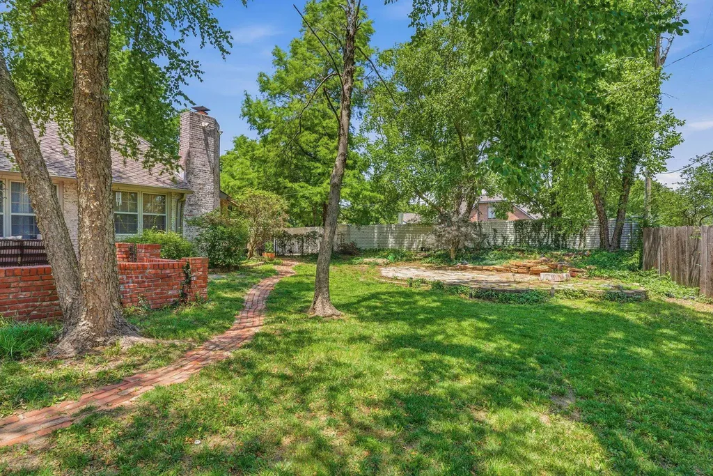 102 S Bonnie Brae Wichita KS 67207