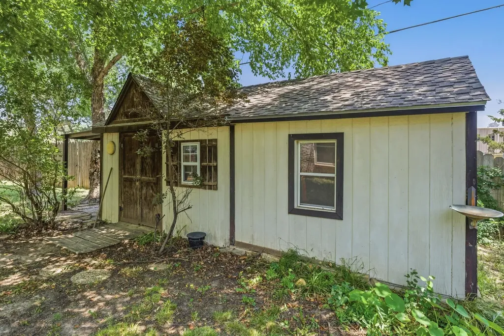 102 S Bonnie Brae Wichita KS 67207