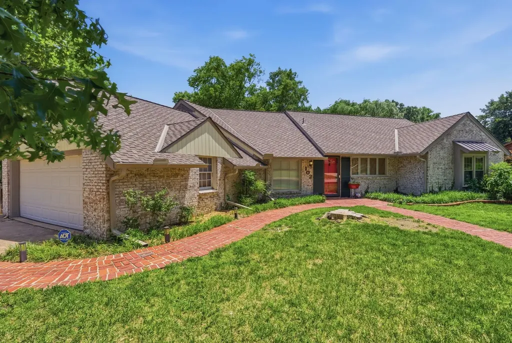 102 S Bonnie Brae Wichita KS 67207