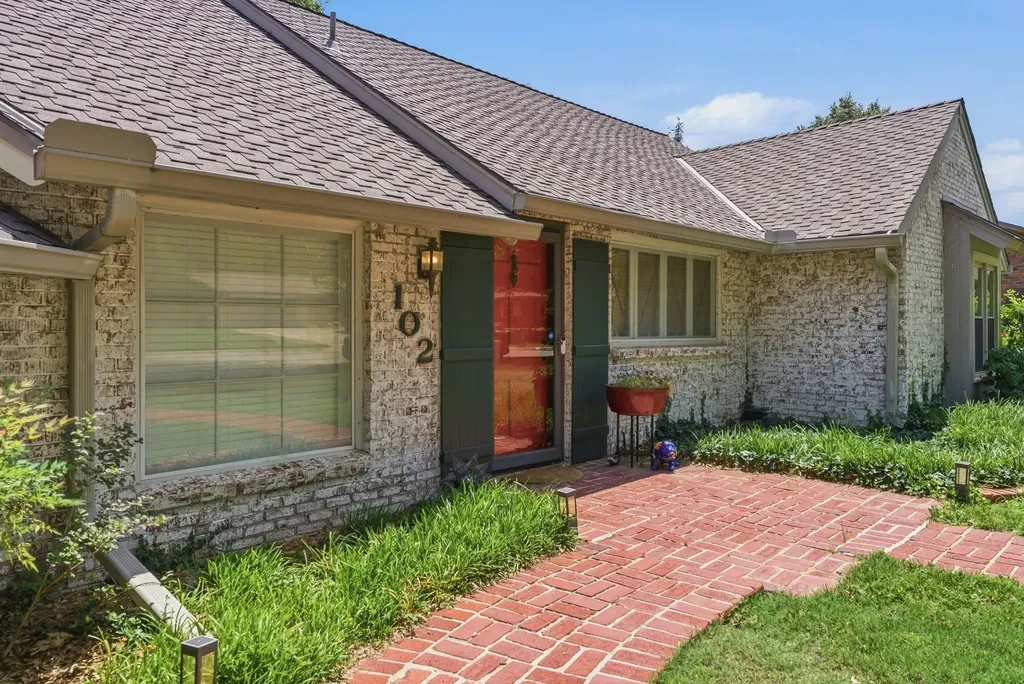 102 S Bonnie Brae Wichita KS 67207