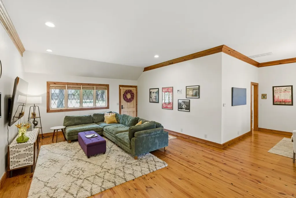 102 S Bonnie Brae Wichita KS 67207