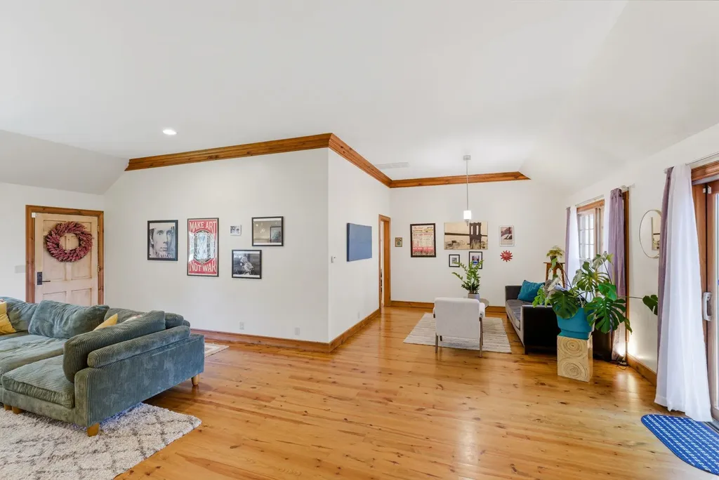 102 S Bonnie Brae Wichita KS 67207
