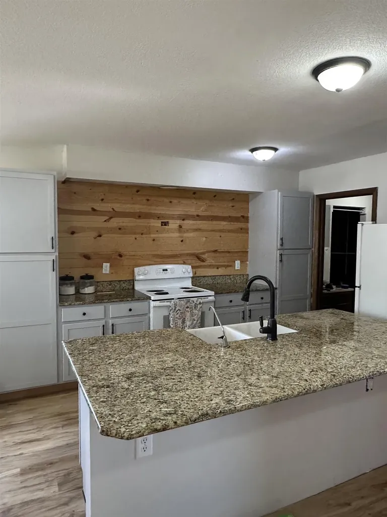 1476 SE Grant Road El Dorado KS 67402