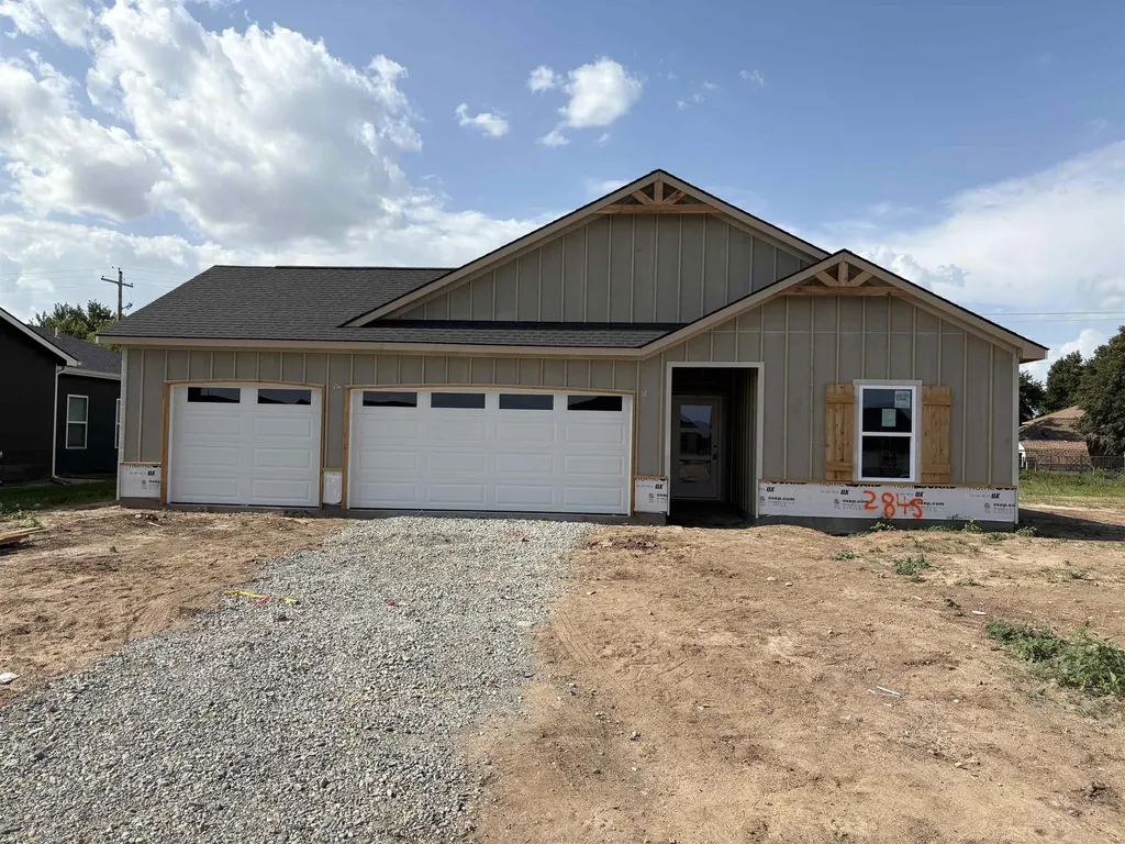 2845 S Rainier Court Wichita KS 67215