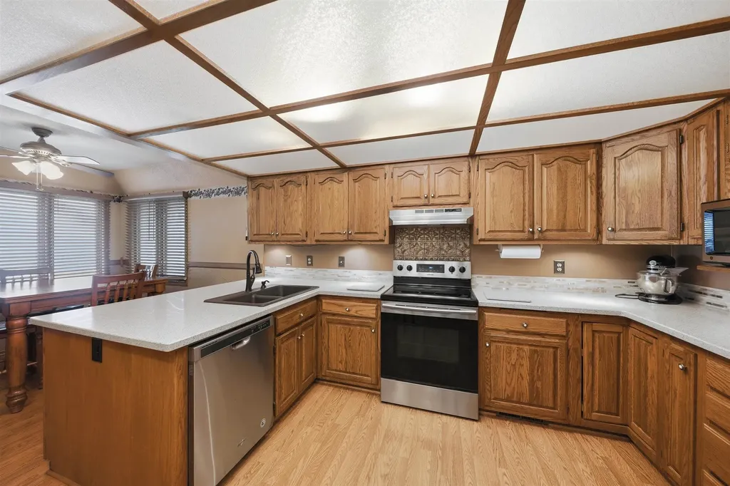 931 N Toh N Hah Court Wichita KS 67212
