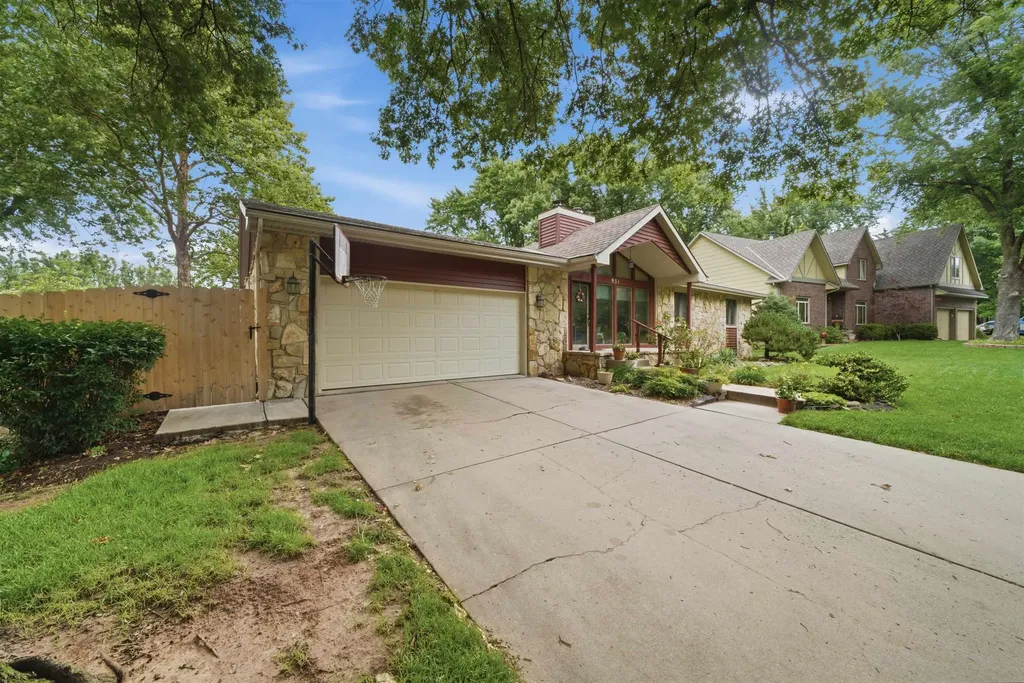 931 N Toh N Hah Court Wichita KS 67212
