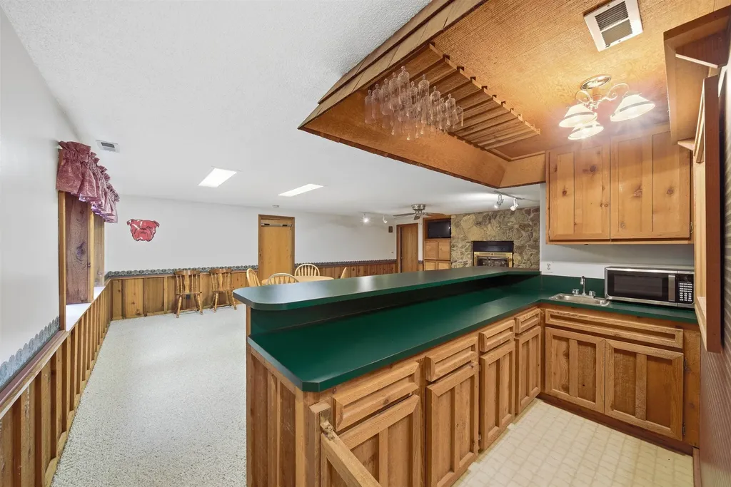 931 N Toh N Hah Court Wichita KS 67212