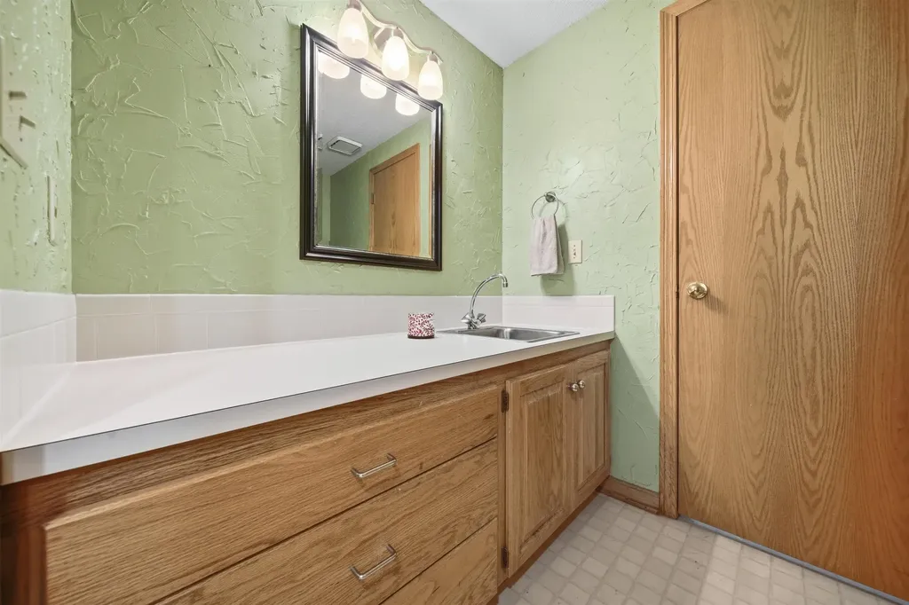 931 N Toh N Hah Court Wichita KS 67212