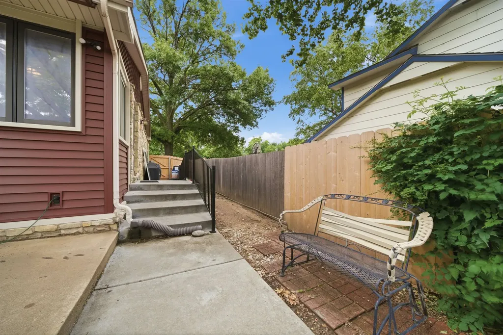 931 N Toh N Hah Court Wichita KS 67212