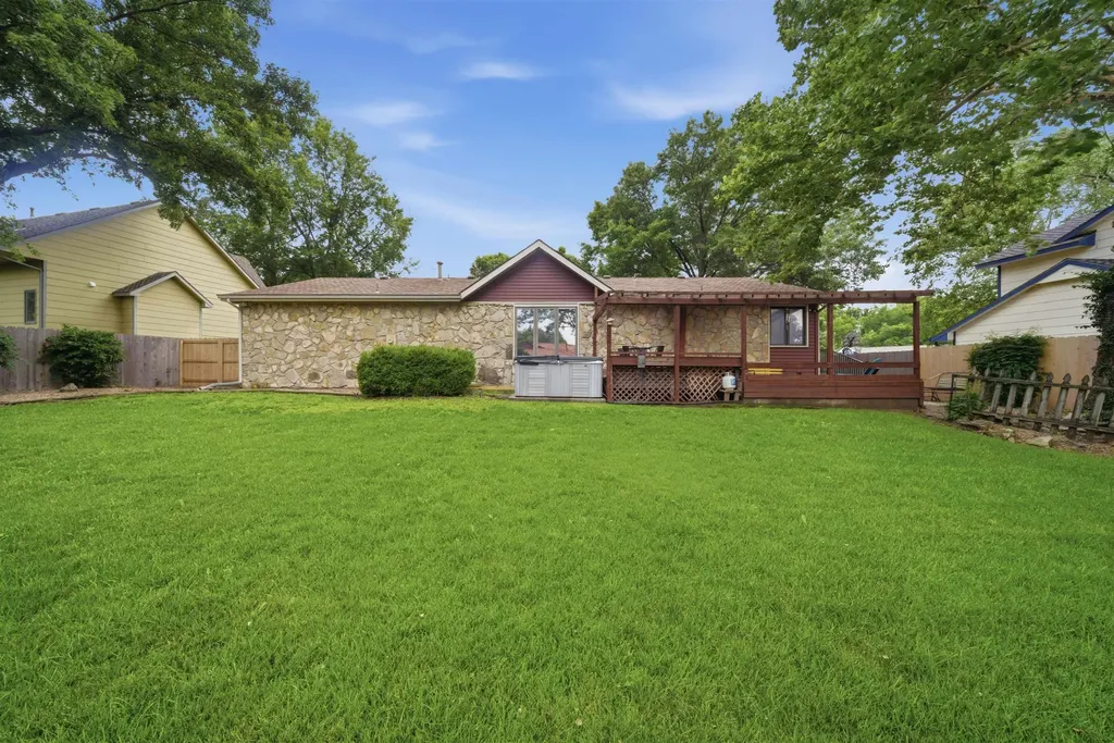 931 N Toh N Hah Court Wichita KS 67212
