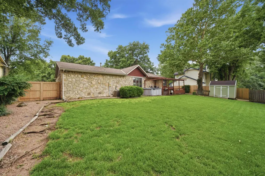 931 N Toh N Hah Court Wichita KS 67212