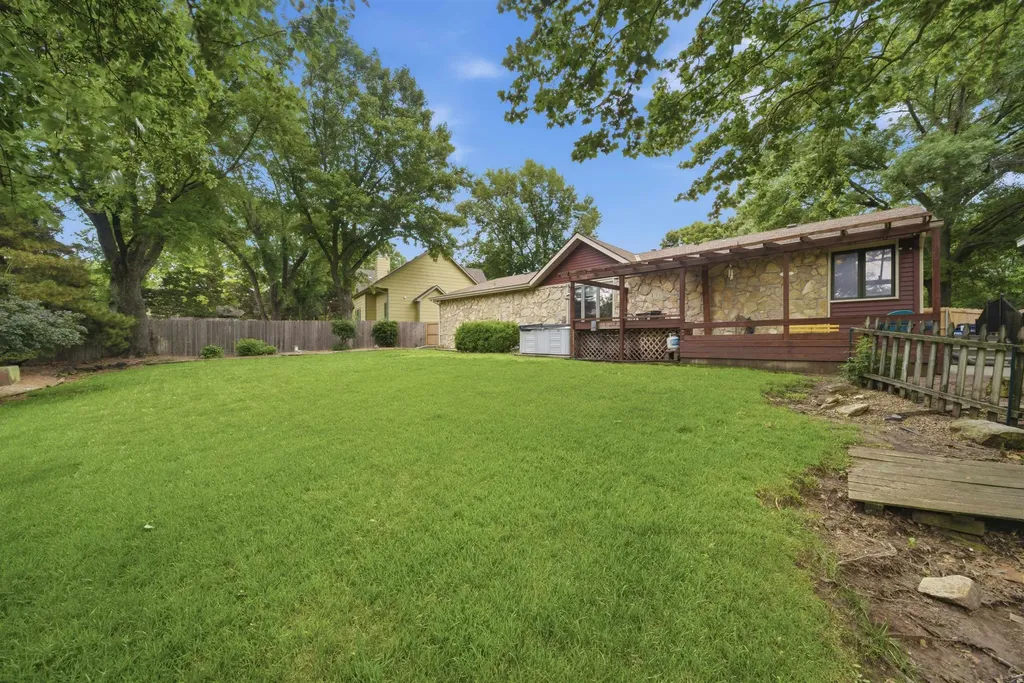 931 N Toh N Hah Court Wichita KS 67212
