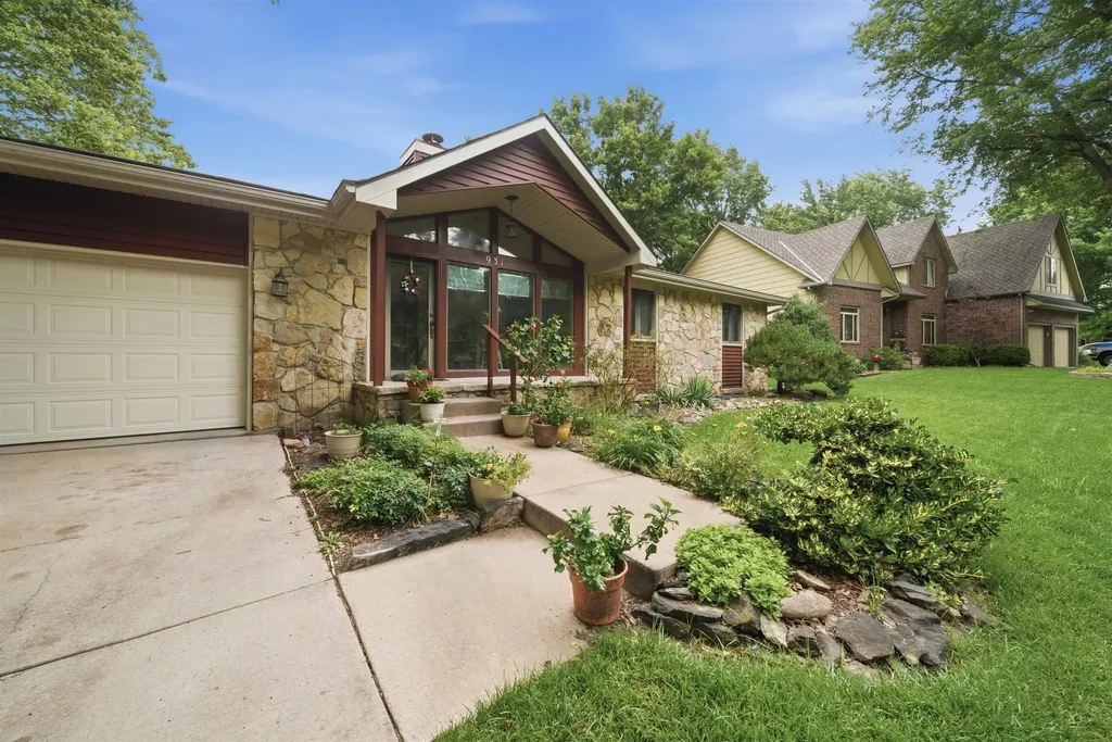 931 N Toh N Hah Court Wichita KS 67212