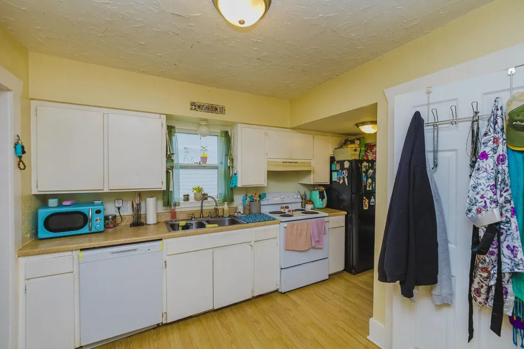 253 N Fern Wichita KS 67203