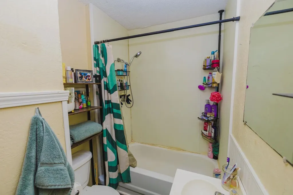 253 N Fern Wichita KS 67203