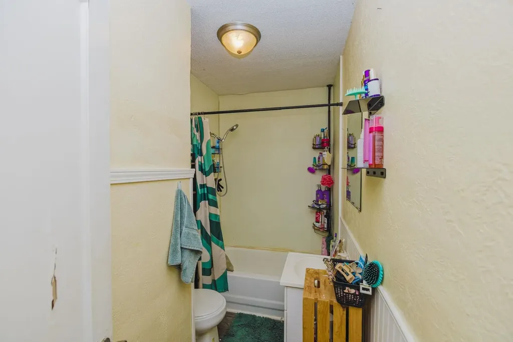 253 N Fern Wichita KS 67203