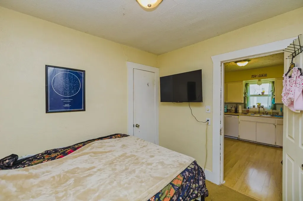 253 N Fern Wichita KS 67203