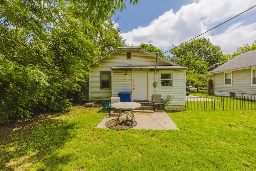 253 N Fern Wichita KS 67203
