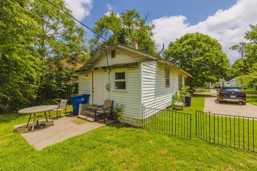 253 N Fern Wichita KS 67203