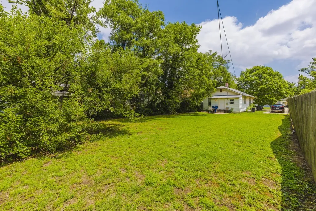 253 N Fern Wichita KS 67203