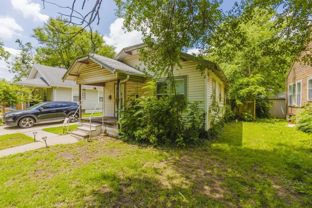 253 N Fern Wichita KS 67203