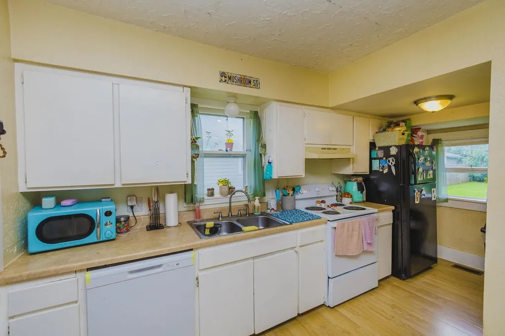 253 N Fern Wichita KS 67203