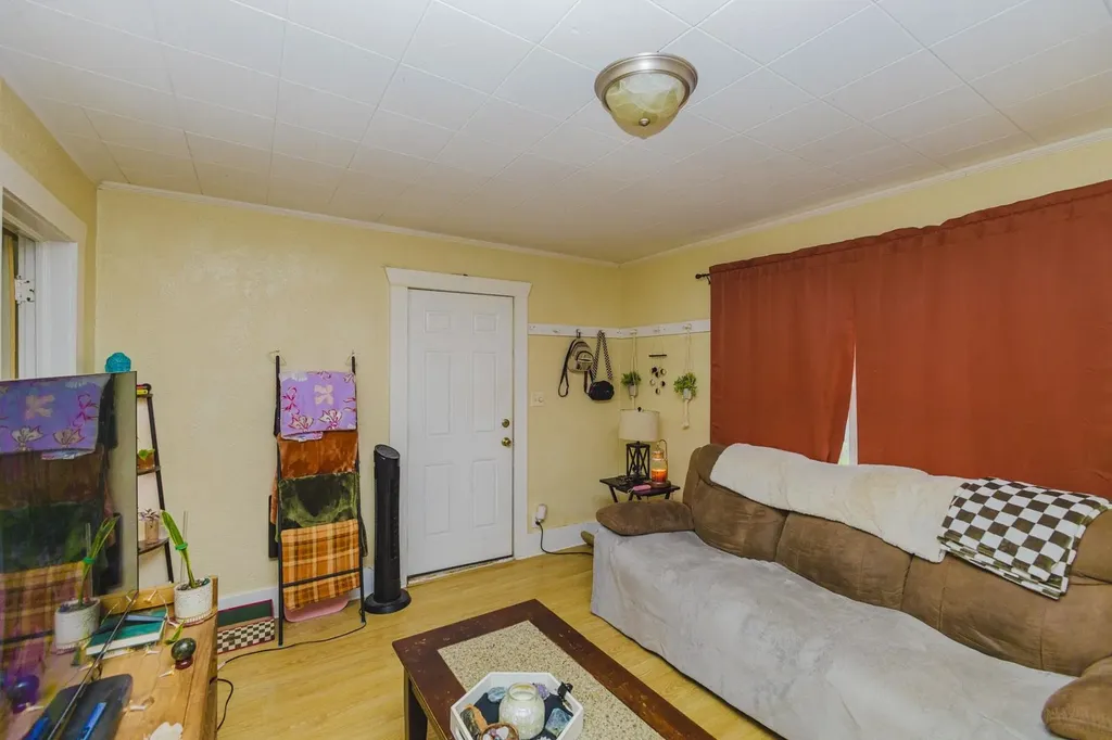 253 N Fern Wichita KS 67203
