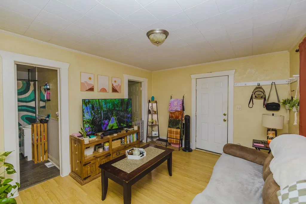 253 N Fern Wichita KS 67203