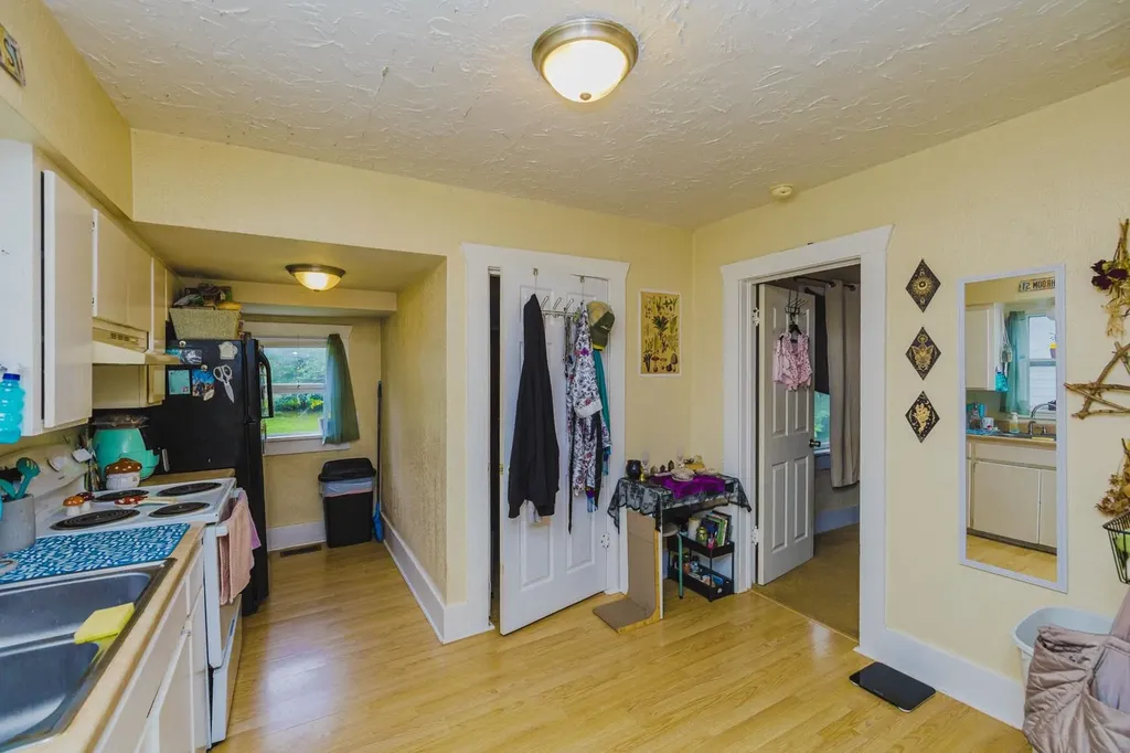 253 N Fern Wichita KS 67203